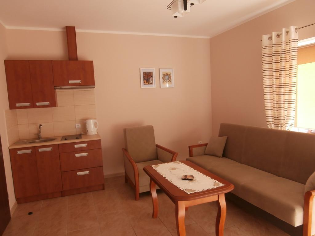 Pokoje Goscinne - Noclegi Charzykowy Exterior foto
